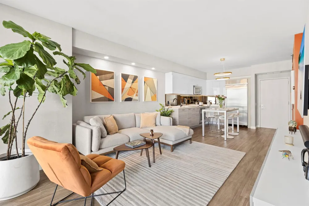 1300 BRICKELL BAY #2105 Miami, FL 33131