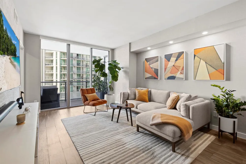 1300 BRICKELL BAY #2105 Miami, FL 33131