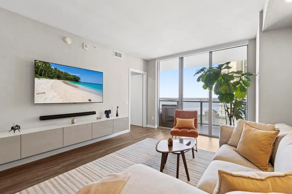 1300 BRICKELL BAY #2105 Miami, FL 33131