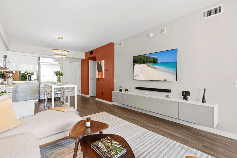 1300 BRICKELL BAY #2105 Miami, FL 33131