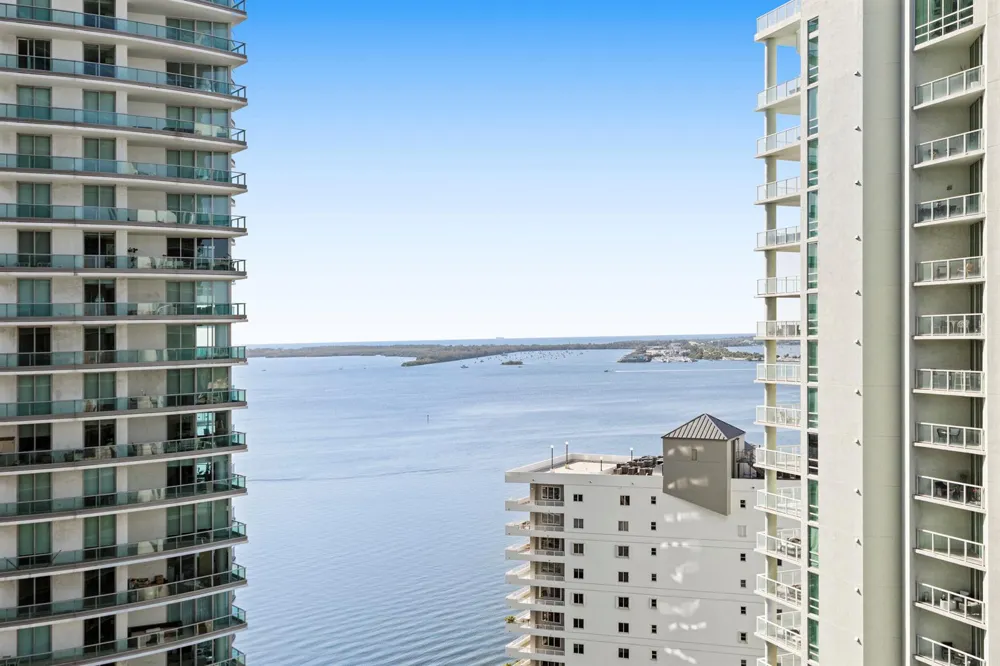 1300 BRICKELL BAY #2105 Miami, FL 33131