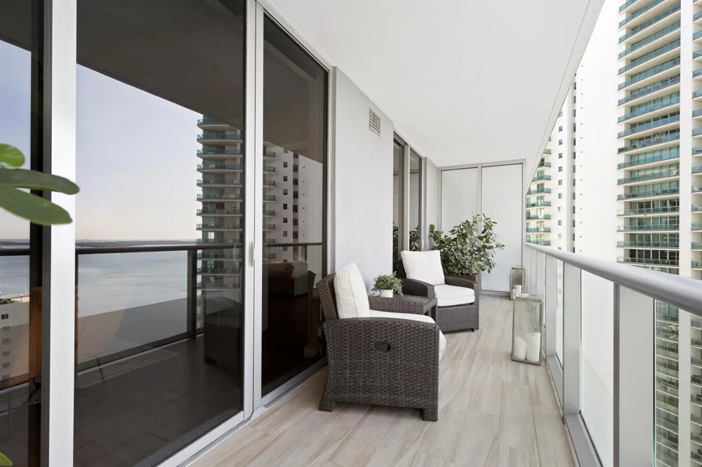 1300 BRICKELL BAY #2105 Miami, FL 33131