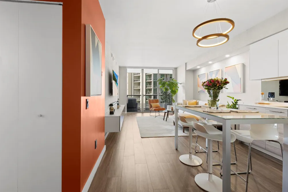 1300 BRICKELL BAY #2105 Miami, FL 33131