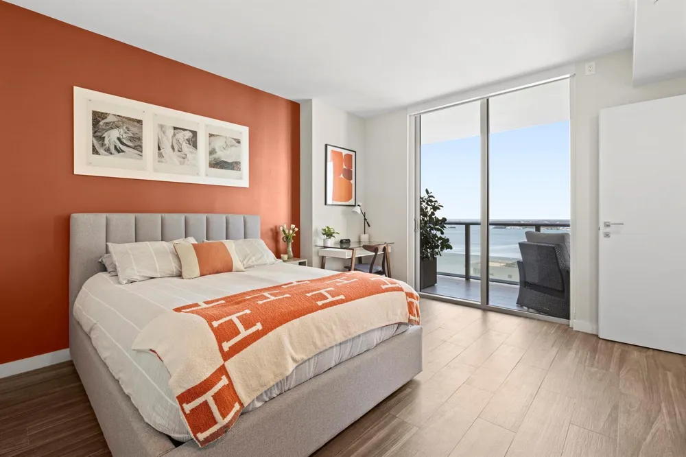 1300 BRICKELL BAY #2105 Miami, FL 33131