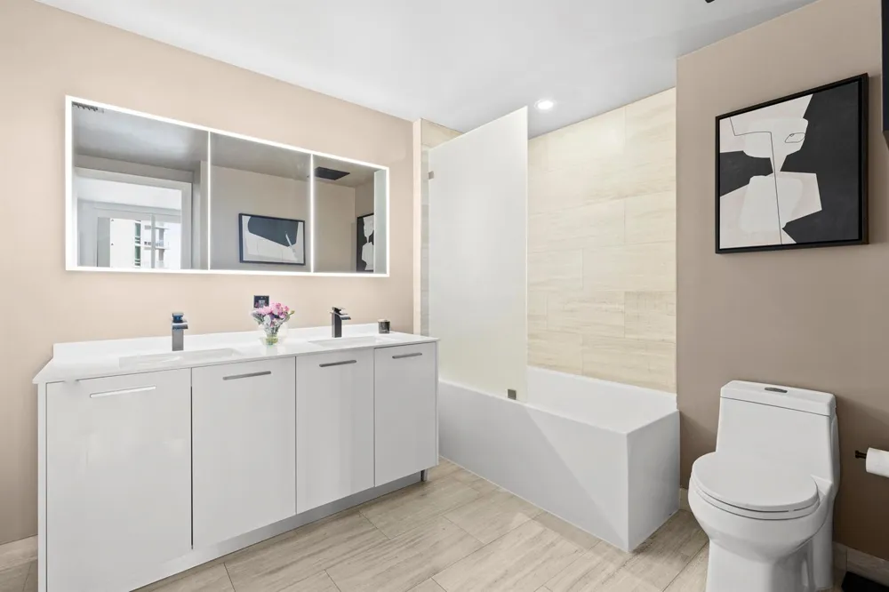 1300 BRICKELL BAY #2105 Miami, FL 33131