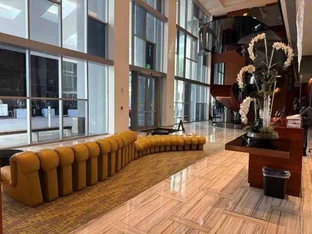 1300 BRICKELL BAY #2105 Miami, FL 33131