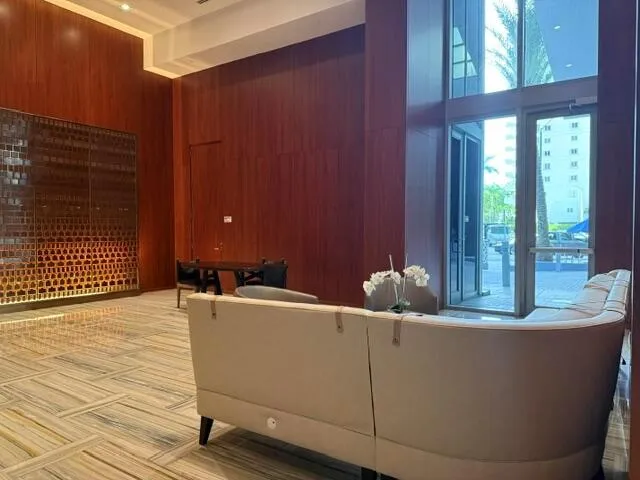1300 BRICKELL BAY #2105 Miami, FL 33131