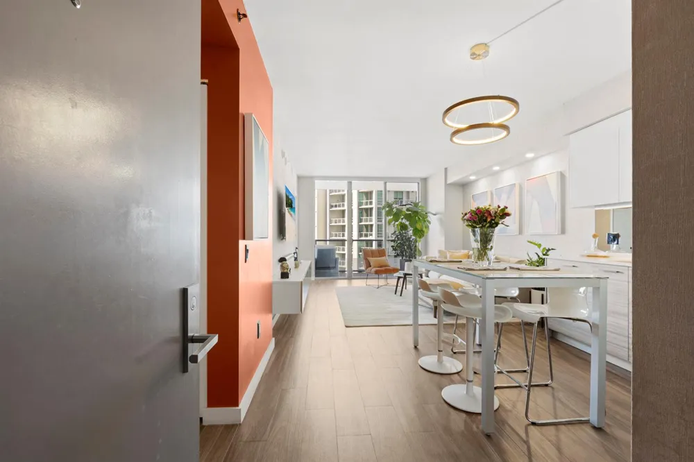 1300 BRICKELL BAY #2105 Miami, FL 33131