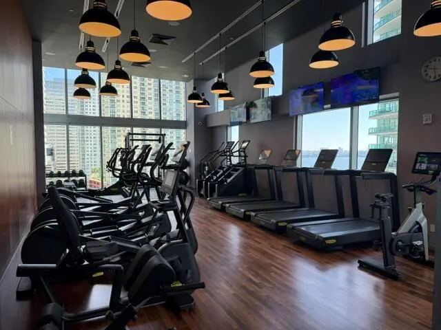 1300 BRICKELL BAY #2105 Miami, FL 33131