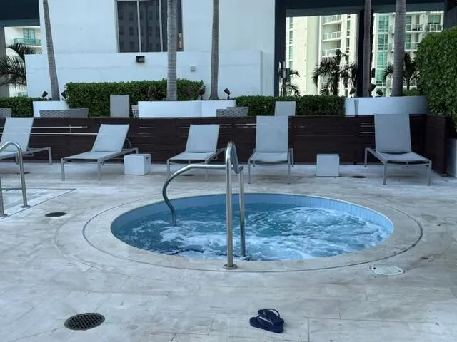 1300 BRICKELL BAY #2105 Miami, FL 33131