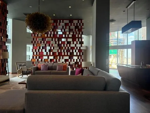 1300 BRICKELL BAY #2105 Miami, FL 33131