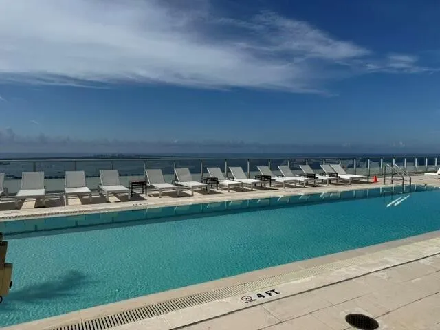 1300 BRICKELL BAY #2105 Miami, FL 33131