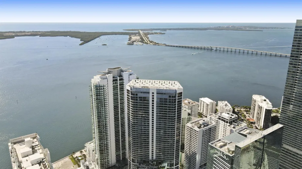 1300 BRICKELL BAY #2105 Miami, FL 33131