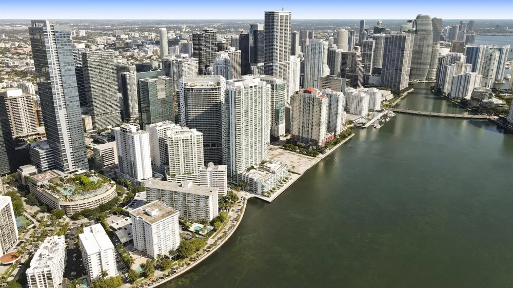 1300 BRICKELL BAY #2105 Miami, FL 33131
