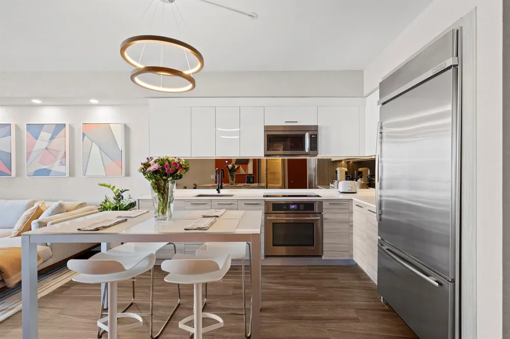 1300 BRICKELL BAY #2105 Miami, FL 33131