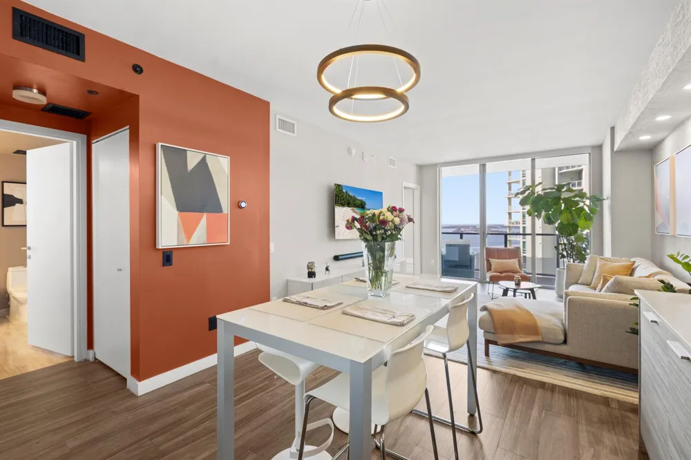 1300 BRICKELL BAY #2105 Miami, FL 33131