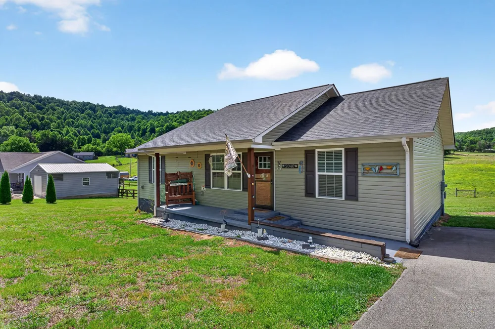 2040 Walker Cove Rd Sparta, TN 38583