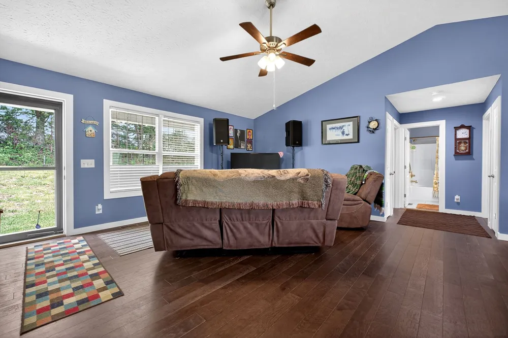 2040 Walker Cove Rd Sparta, TN 38583