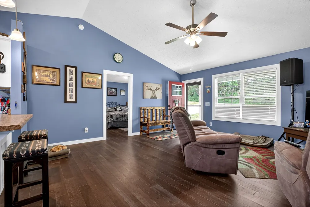 2040 Walker Cove Rd Sparta, TN 38583