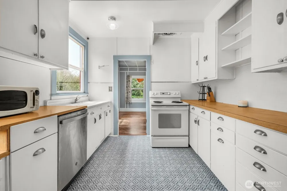3756 State Route 105 Tokeland, WA 98590