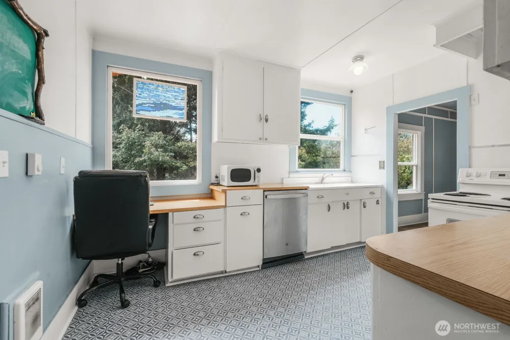 3756 State Route 105 Tokeland, WA 98590