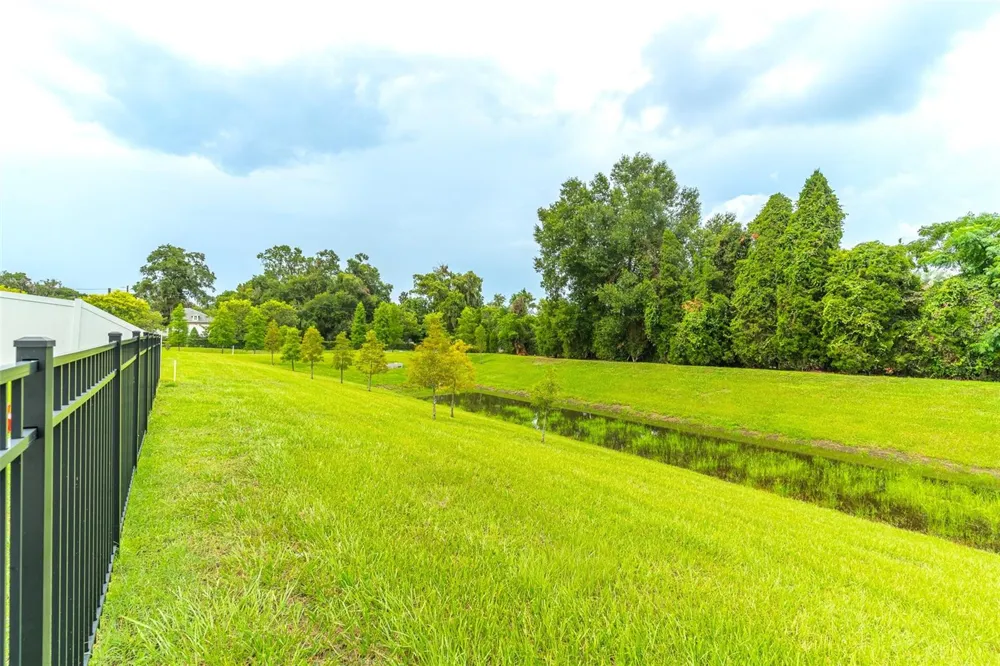 615 VALRI PARK DRIVE Valrico, FL 33594