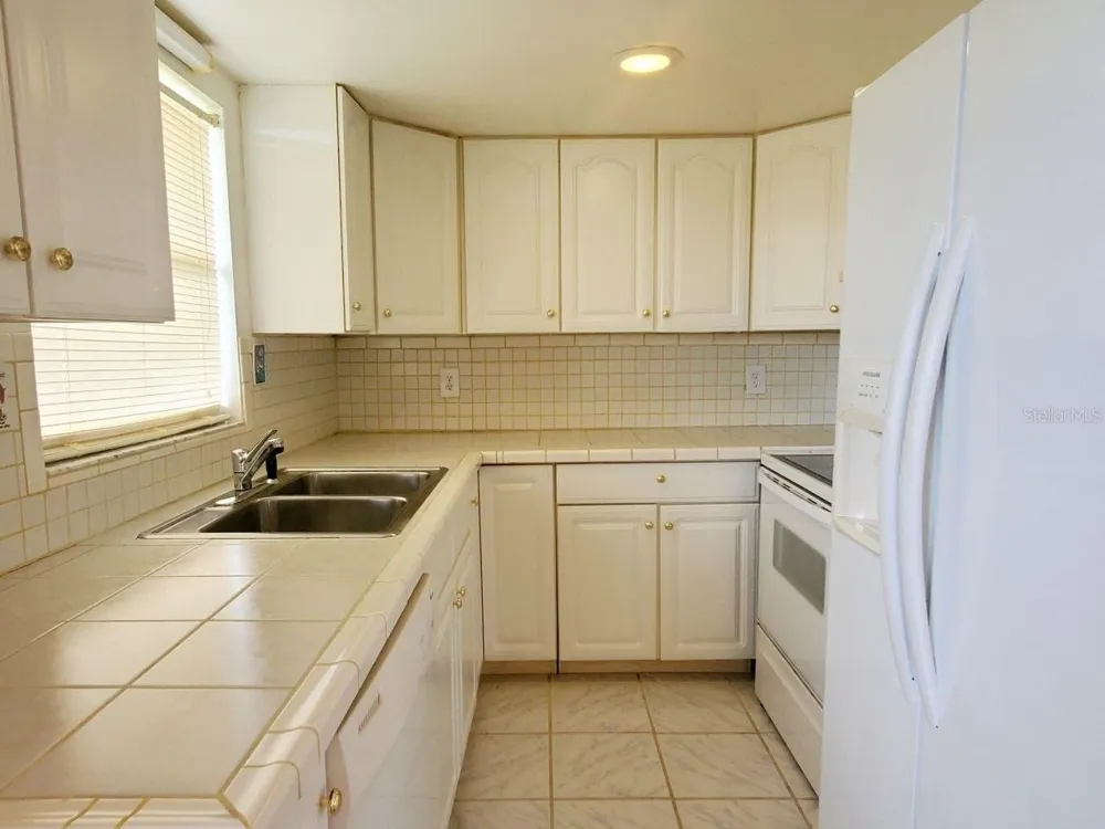 201 BEDFORD TRAIL #121 Sun City Center, FL 33573