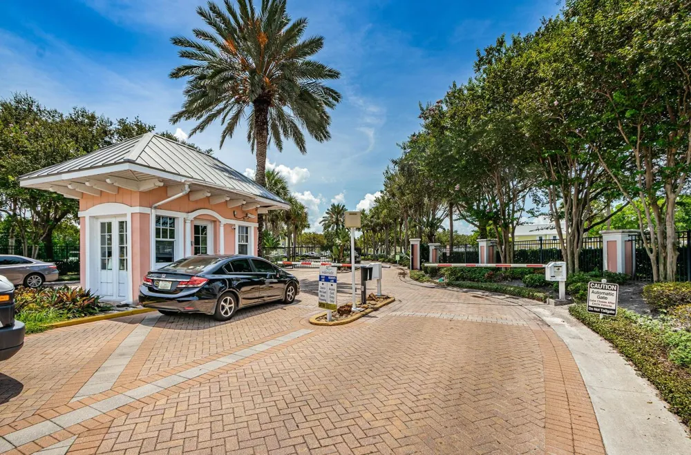 5215 COQUINA KEY DRIVE SE #B St Petersburg, FL 33705
