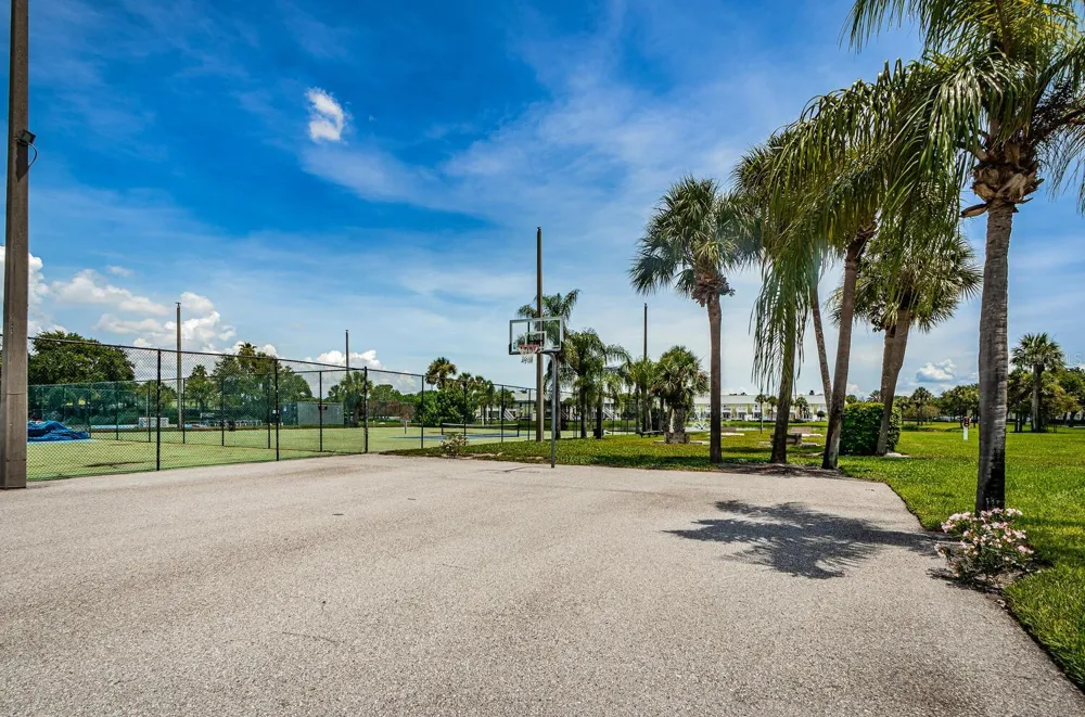 5215 COQUINA KEY DRIVE SE #B St Petersburg, FL 33705