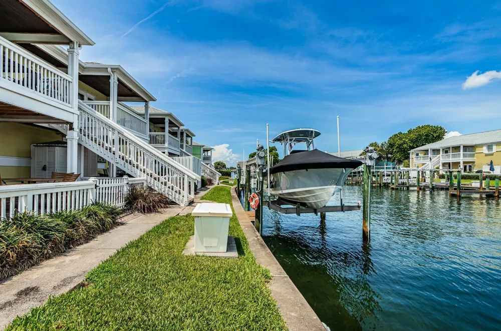 5215 COQUINA KEY DRIVE SE #B St Petersburg, FL 33705