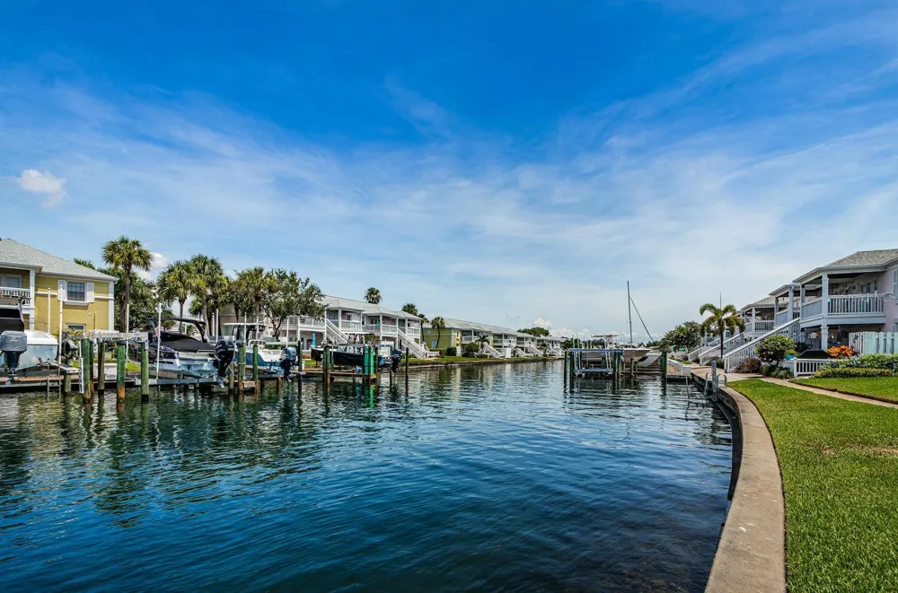 5215 COQUINA KEY DRIVE SE #B St Petersburg, FL 33705