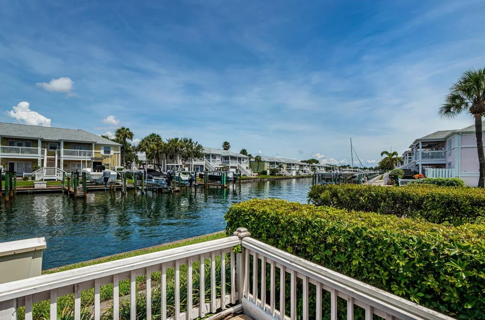 5215 COQUINA KEY DRIVE SE #B St Petersburg, FL 33705