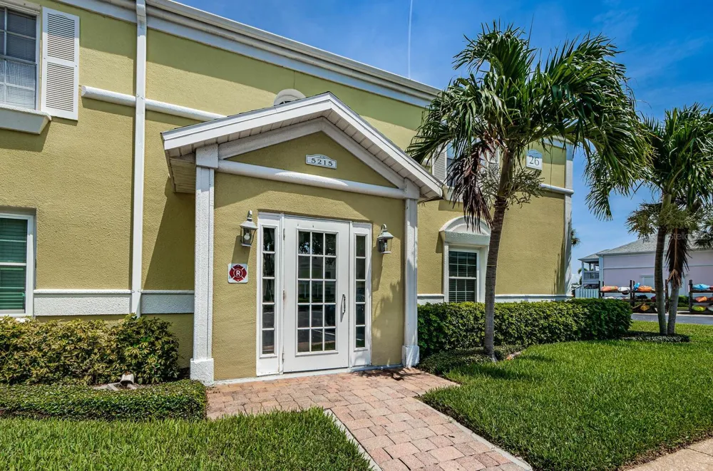 5215 COQUINA KEY DRIVE SE #B St Petersburg, FL 33705