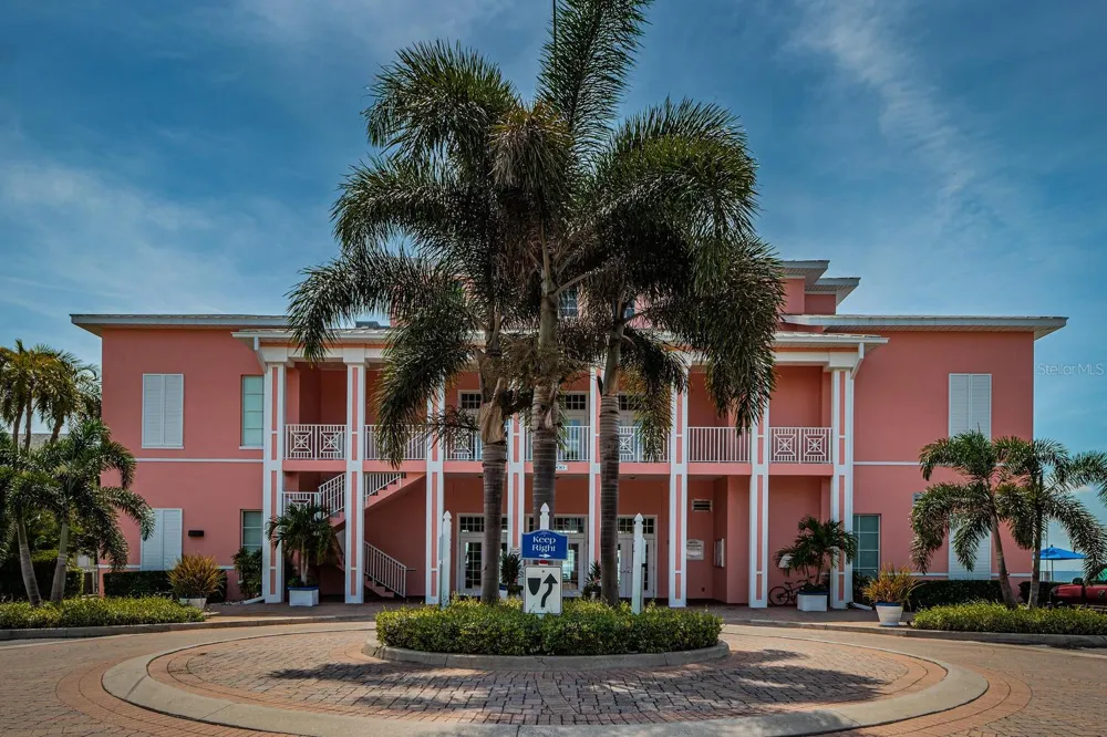 5215 COQUINA KEY DRIVE SE #B St Petersburg, FL 33705