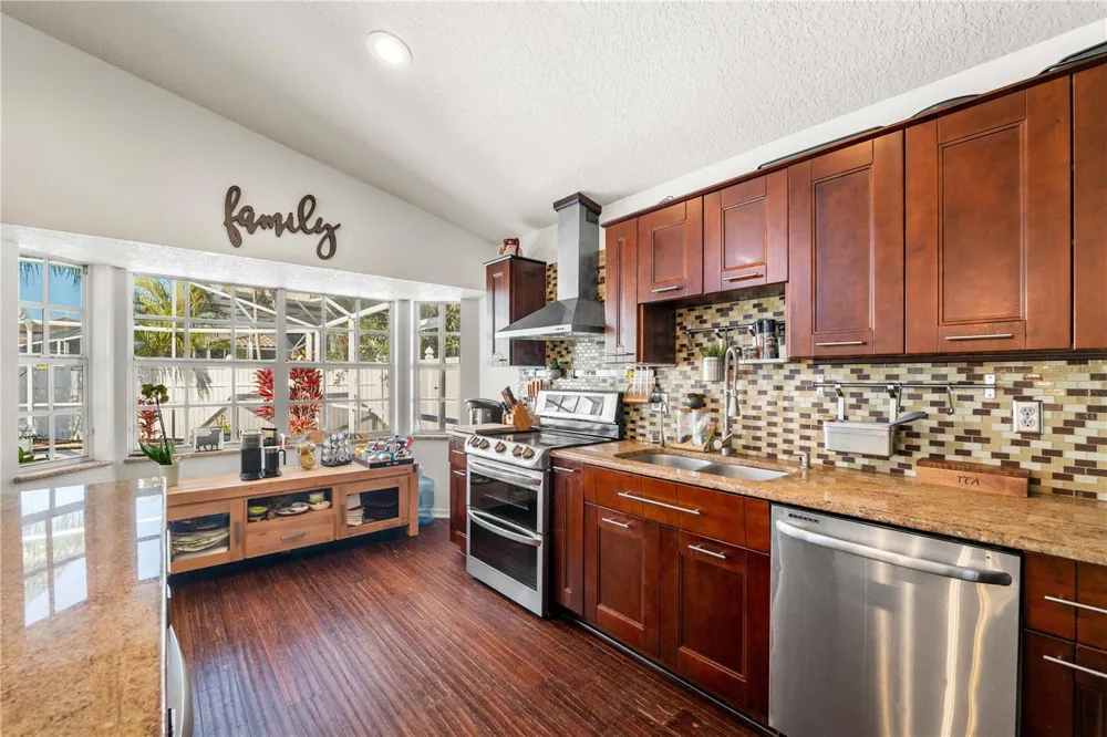 5806 CAY COVE COURT Tampa, FL 33615