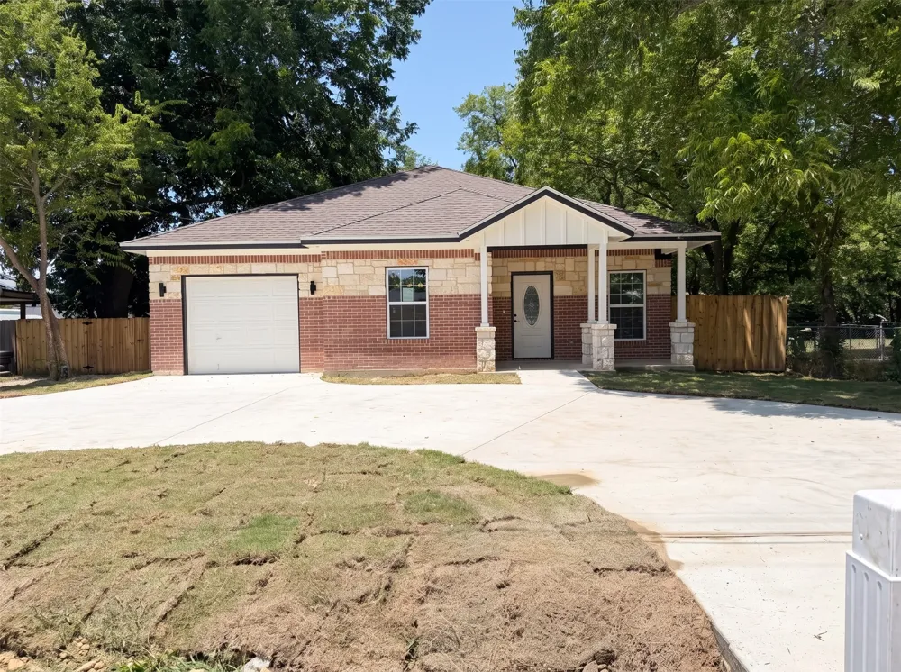 922 Gibbard Avenue Wills Point, TX 75169