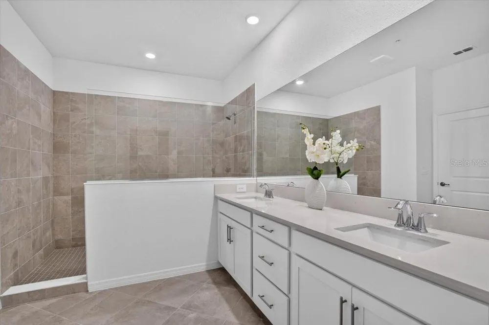 19209 CHERRYSTONE WAY #103 Lakewood Ranch, FL 34211