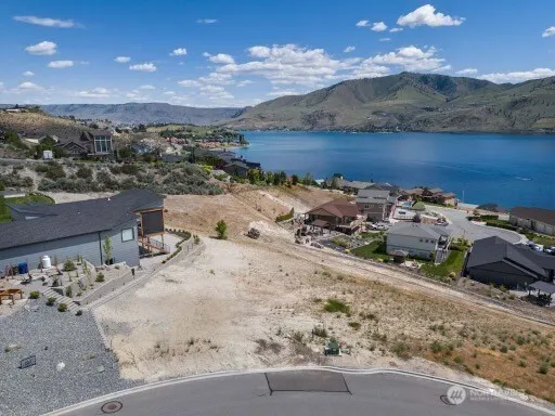 260 Apple Avenue Chelan, WA 98816