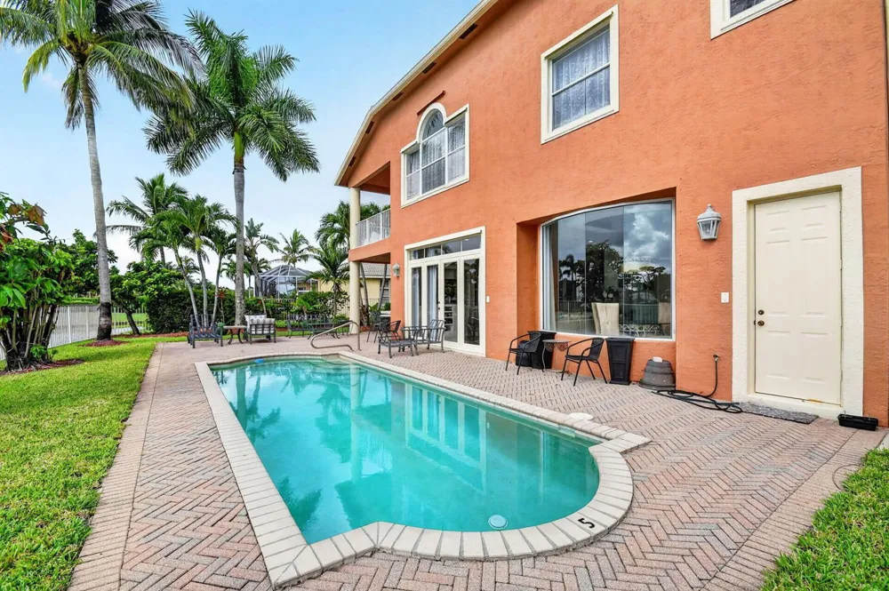 2279 Ridgewood Circle Royal Palm Beach, FL 33411