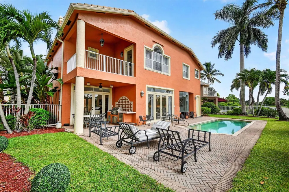 2279 Ridgewood Circle Royal Palm Beach, FL 33411
