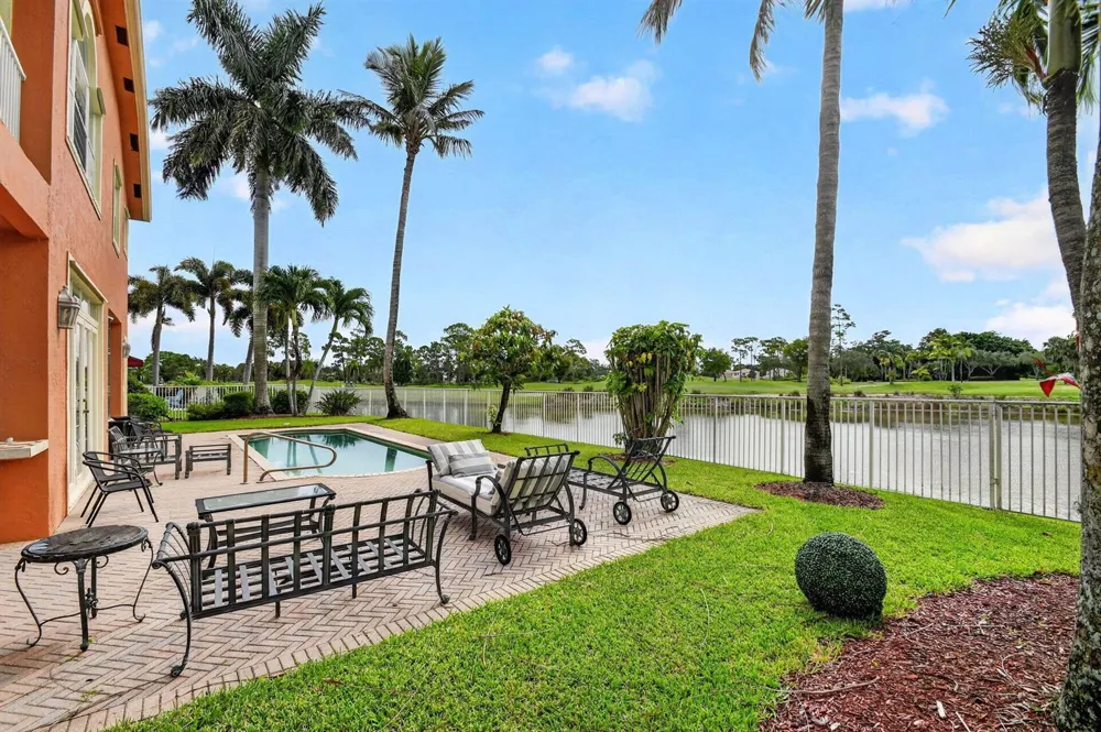 2279 Ridgewood Circle Royal Palm Beach, FL 33411