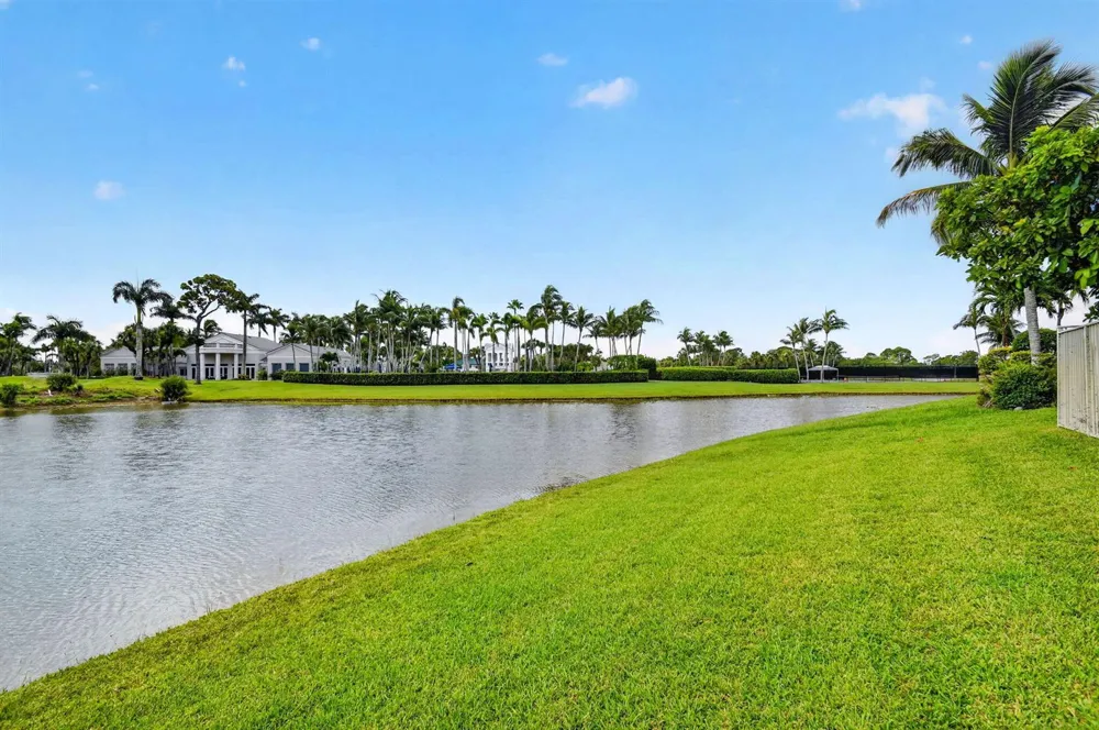 2279 Ridgewood Circle Royal Palm Beach, FL 33411