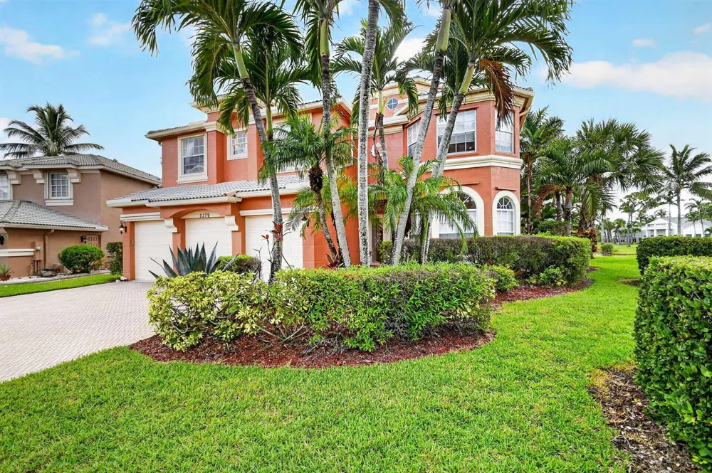 2279 Ridgewood Circle Royal Palm Beach, FL 33411