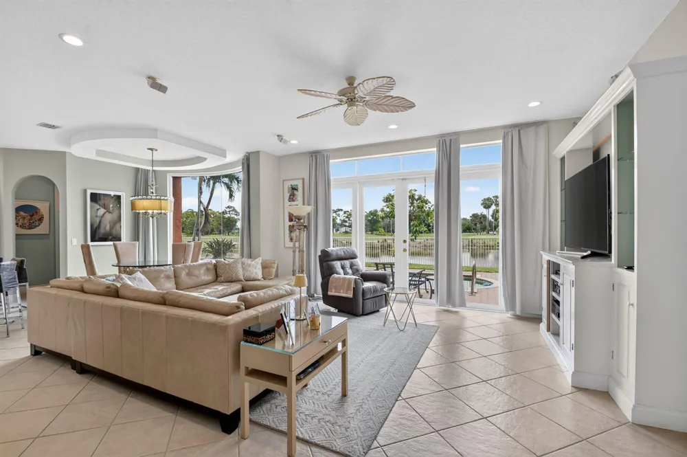 2279 Ridgewood Circle Royal Palm Beach, FL 33411