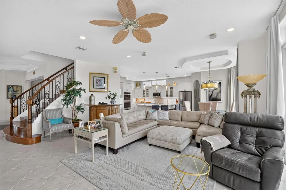 2279 Ridgewood Circle Royal Palm Beach, FL 33411