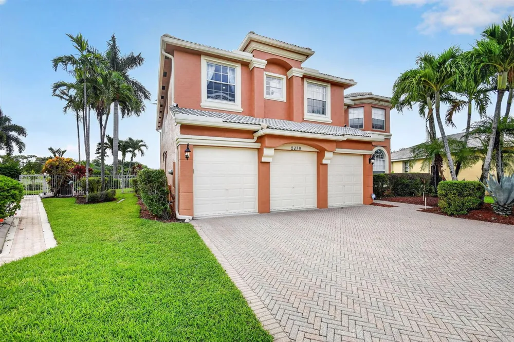 2279 Ridgewood Circle Royal Palm Beach, FL 33411