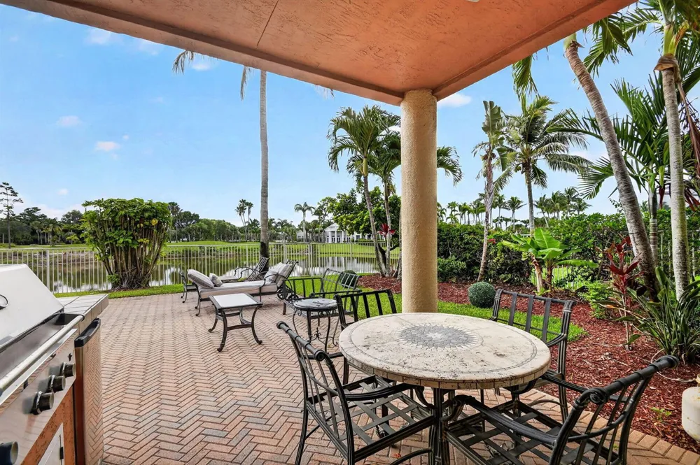 2279 Ridgewood Circle Royal Palm Beach, FL 33411
