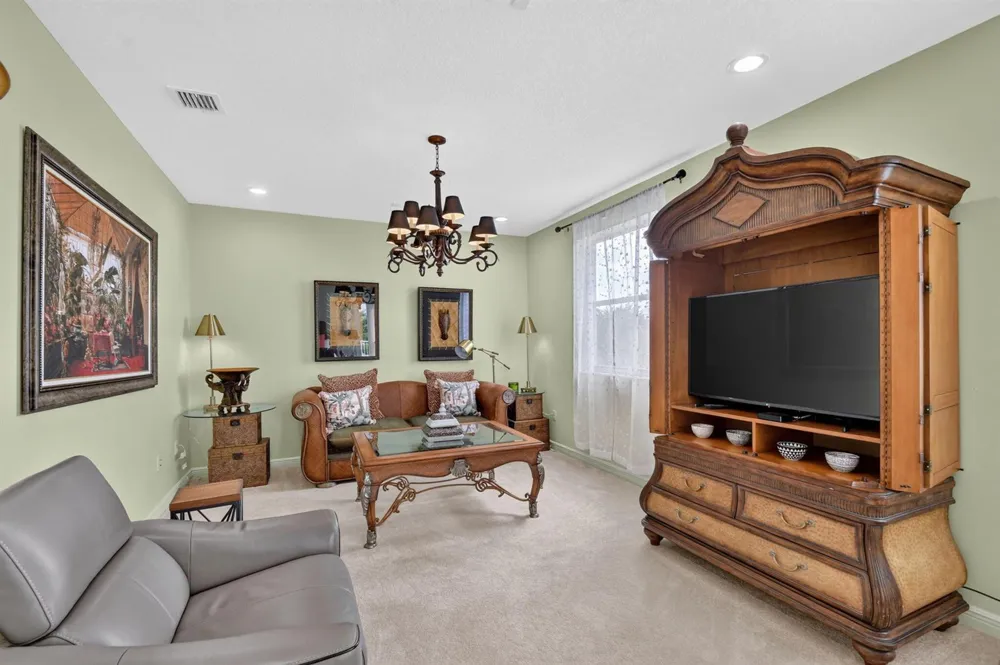 2279 Ridgewood Circle Royal Palm Beach, FL 33411
