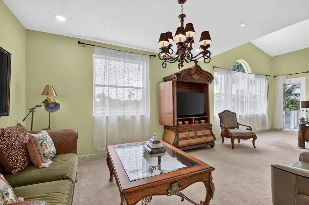 2279 Ridgewood Circle Royal Palm Beach, FL 33411
