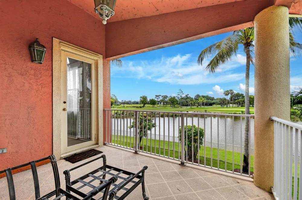 2279 Ridgewood Circle Royal Palm Beach, FL 33411